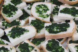 Medvehagymás zsíroskenyér